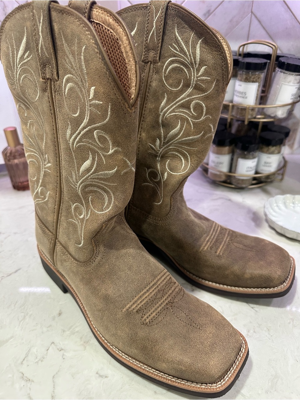Twisted X Boots -Women’s Sz 9- squared toe